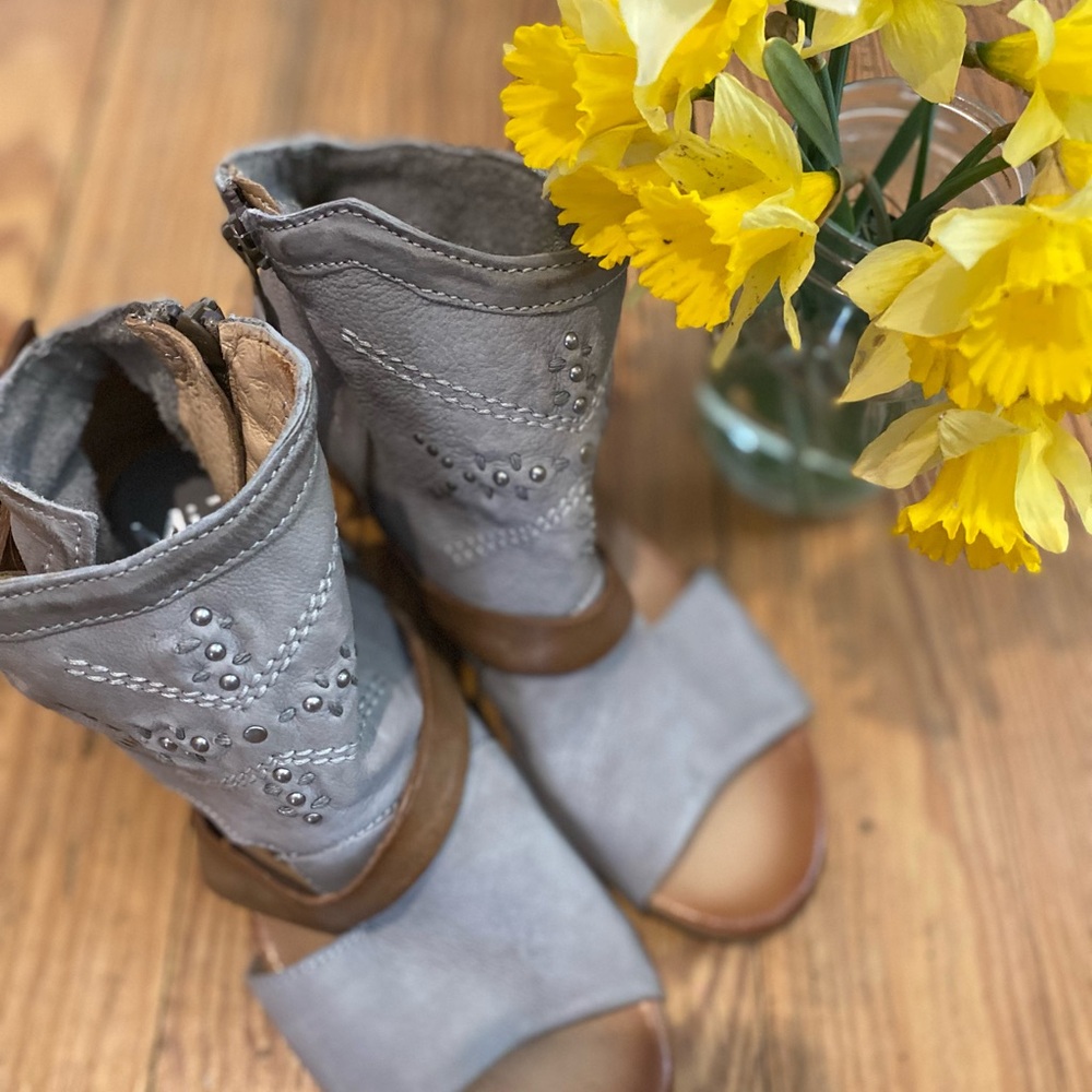 Stylish Gray and Brown Women's Boots